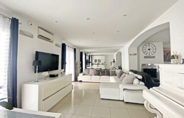 STUNNING VILLA IN CANNES, JUST A 10-MINUTE WALK TO CROISETTE