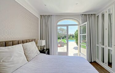 Stunning Villa Tastefully Renovated, Located in a Secure Estate with Private Beach.                              Saint-Tropez