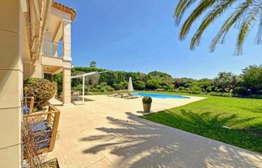 Stunning Villa Tastefully Renovated, Located in a Secure Estate with Private Beach.                              Saint-Tropez
