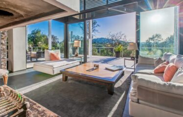 Современная Дизайнерская Вилла в центре Mougins