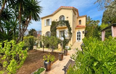 Élégante villa au cœur du Cap d’Antibes, plage à pieds