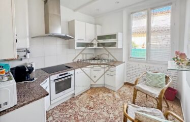 Очаровательный дом с бассейном, парковкой в самом центре Гольф-Жуана – всего в 5 минутах от моря