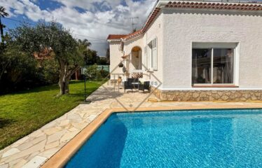 Townhouse – Prime Location, Only 200m from the Beach!