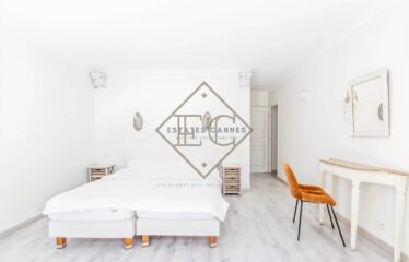 Villa with 180° Panoramic Sea View – Prime Location Near the Beach