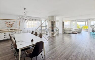 Discover this stunning 180 m² apartment, nestled in a prestigious residence at the entrance of Cannes.
