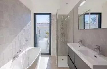 Villa contemporaine neuve au cœur de Mougins — cadre verdoyant et prestations haut de gamme