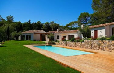 New single-storey contemporary villa in a prestigious domain in Mougins