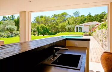 Современная вилла в престижном домене в Mougins