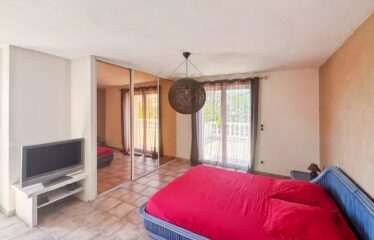 ПРОДАЕТСЯ – ВИЛЛА С ВИДОМ НА МОРЕ В АНТИБ, ПОЛНАЯ ТИШИНА