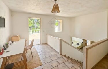 FOR SALE – CHARMING VILLA WITH SEA VIEW IN ANTIBES, ABSOLUTE CALM , GATED DOMAIN