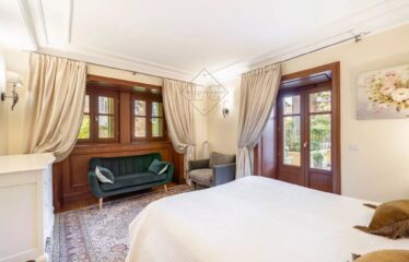 Light and Belle Époque Charm – Private Gardens and Terraces