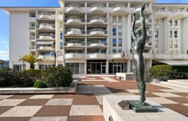 Апартаменты с выходом к морю Juin- les-Pins